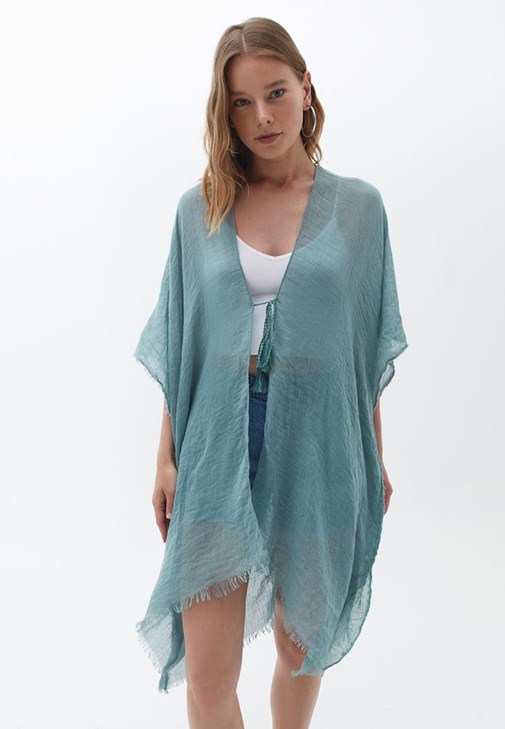 Midi Boy Kimono ve Denim Şort Kombini