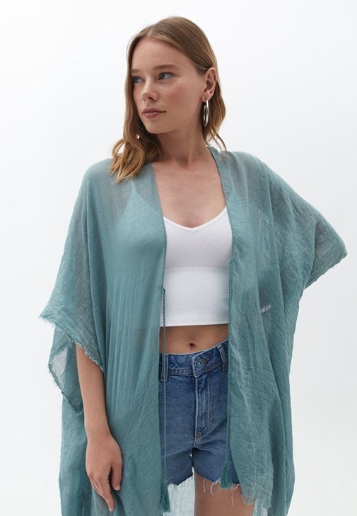 Midi Boy Kimono ve Denim Şort Kombini