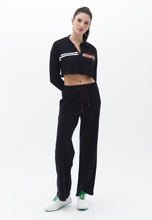Baskılı Sweatshirt ve Wide-Leg Pantolon Kombini