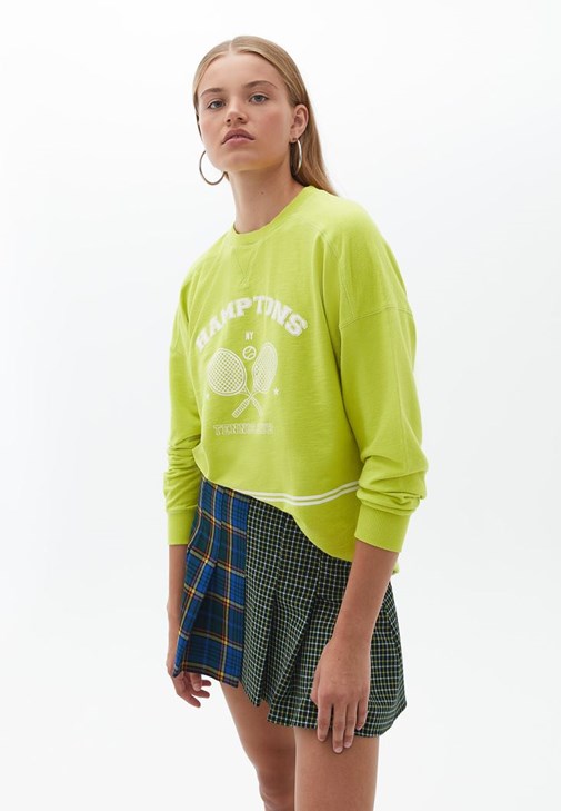 Oversize Sweatshirt ve Mini Etek Kombini