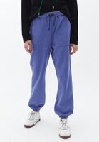 Yıkamalı Pantolon ve Sweatshirt Kombini