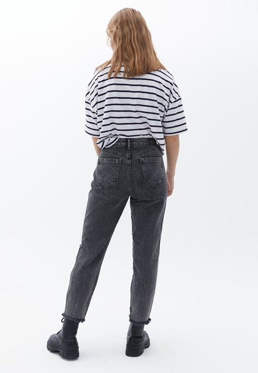 Fermuarlı Top ve Mom-Fit Pantolon Kombini