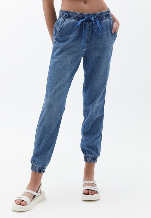 Beli Lastikli Denim Jogger ve Atlet Kombini