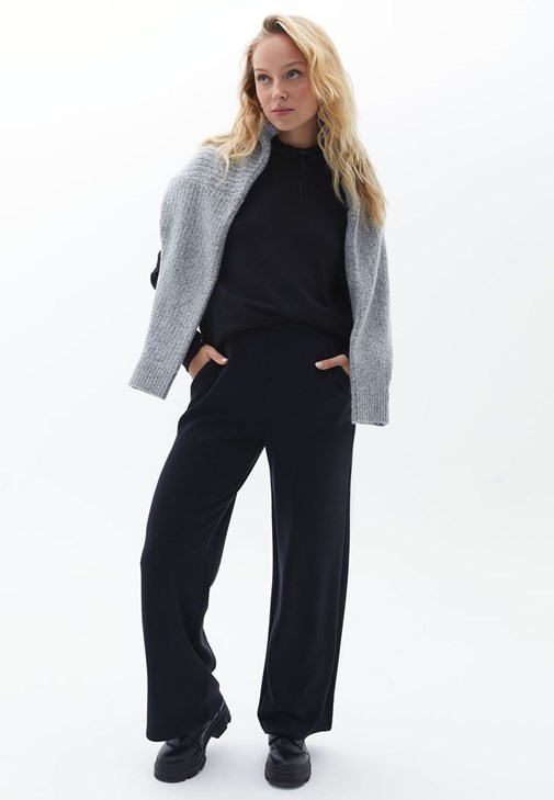 Straight Pantolon ve Sweatshirt Kombini