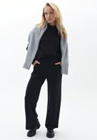 Straight Pantolon ve Sweatshirt Kombini