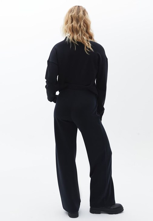Straight Pantolon ve Sweatshirt Kombini