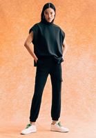 Jogger Pantolon ve Sweatshirt Kombini