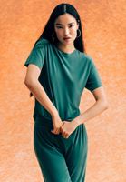 Yumuşak Dokulu Tişört ve Jogger Pantolon Kombini