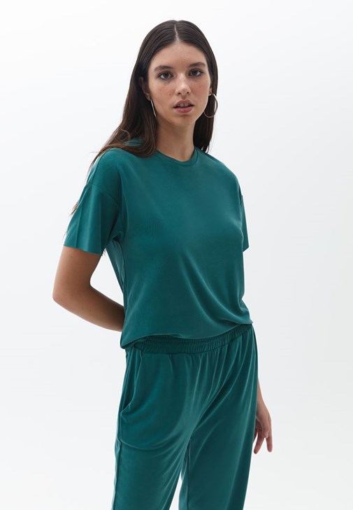 Yumuşak Dokulu Tişört ve Jogger Pantolon Kombini