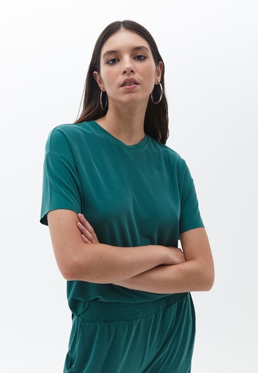 Yumuşak Dokulu Tişört ve Jogger Pantolon Kombini