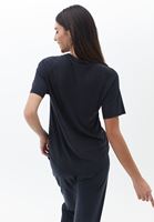 Sıfır Yaka Tişört ve Jogger Pantolon Kombini