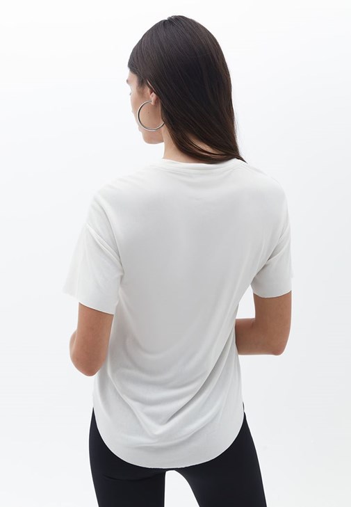 Yumuşak Tuşeli Tişört ve Jogger Kombini