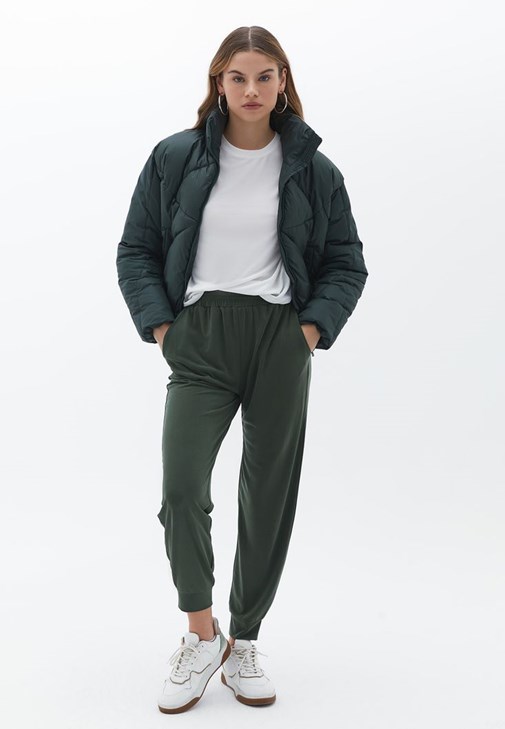 Loose-Fit Tişört ve Pantolon Kombini