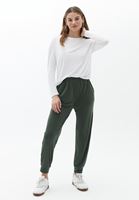Loose-Fit Tişört ve Pantolon Kombini