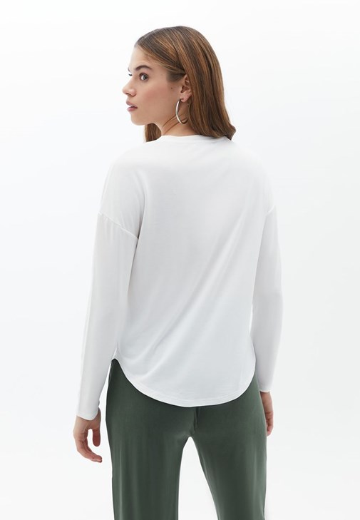 Loose-Fit Tişört ve Pantolon Kombini