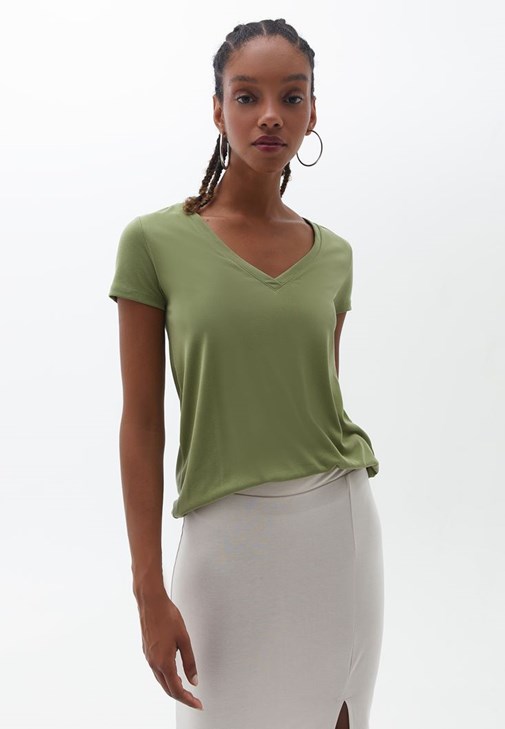 Soft-Touch Tişört ve Midi Etek Kombini