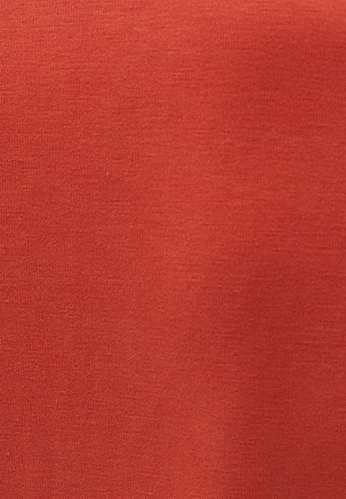 Soft-Touch Tişört ve Toparlayıcı Etkili Pantolon Kombini