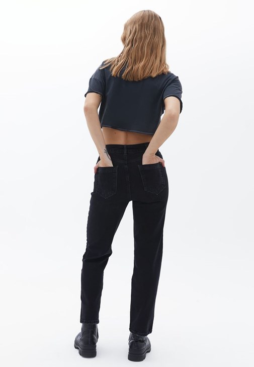 Çıtçıtlı Kazak ve Denim Pantolon Kombini