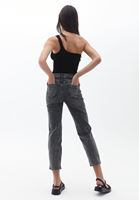 Straight-Fit Pantolon ve Tek Omuzlu Atlet Kombini