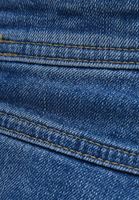 Oversize Tişört ve Mom-fit Jean Pantolon Kombini