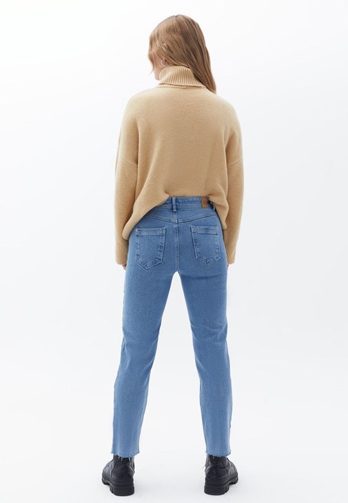 Straight-Fit Denim Pantolon ve Kaban Kombini