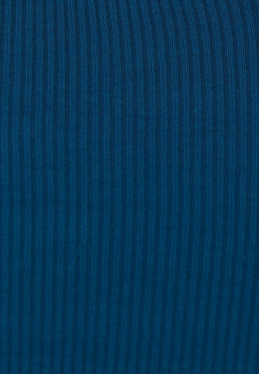Straight-Fit Pantolon ve Askılı Atlet Kombini