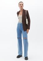 Askılı Atlet ve Denim Mom-Fit Pantolon Kombini