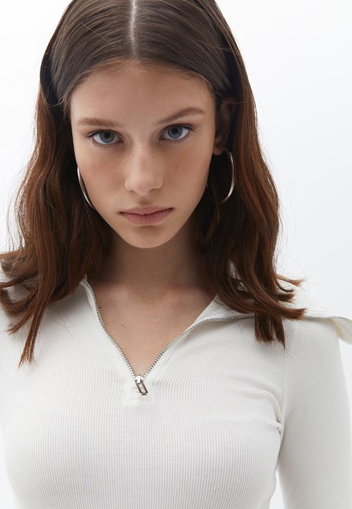 Casual Top ve Yüksel Bel Pantolon Kombini