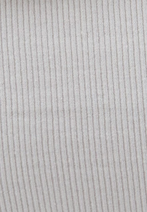 Casual Top ve Yüksel Bel Pantolon Kombini