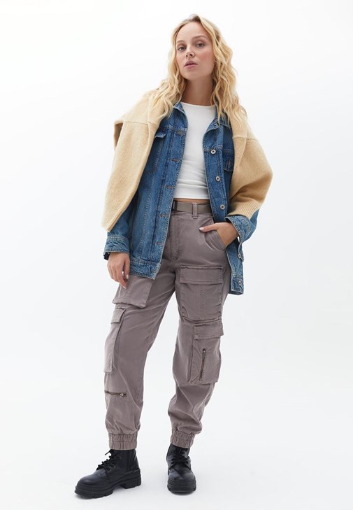 Kemerli Kargo Pantolon ve Denim Ceket Kombini