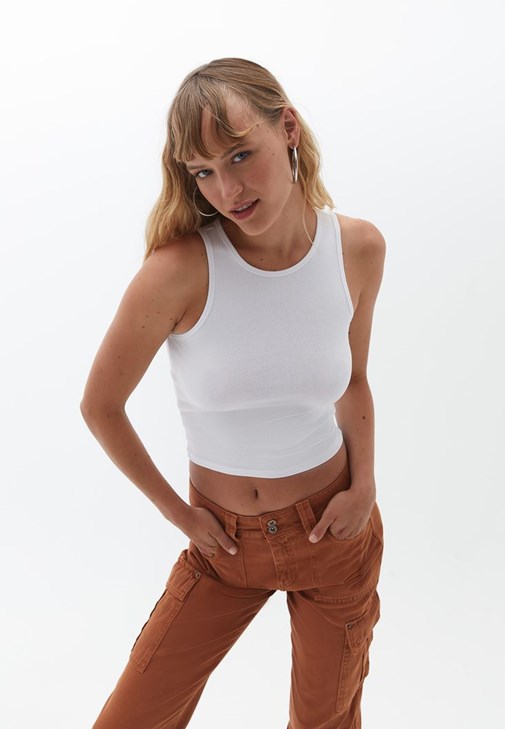 Ajurlu Hırka ve Slim-Fit Pantolon Kombini