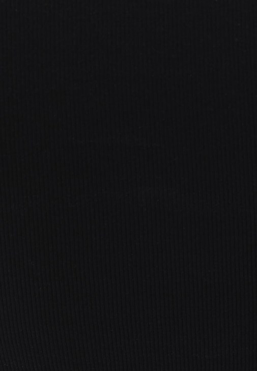 Yüksek Yaka Tişört ve Toparlayıcı Pantolon Kombini