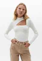 Bayan Krem Yüksek Yaka Uzun Kollu Tişört