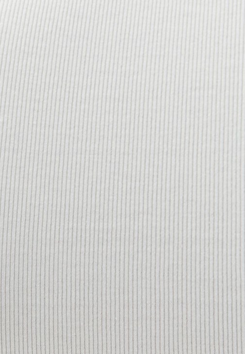 Yüksek Yaka Tişört ve Wide-Leg Pantolon Kombini