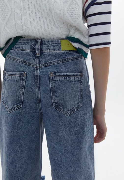 Sıfır Yaka Crop Kazak ve Wide-Leg Pantolon Kombini