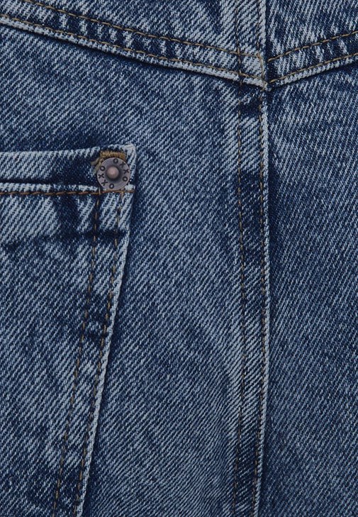Sıfır Yaka Crop Kazak ve Wide-Leg Pantolon Kombini