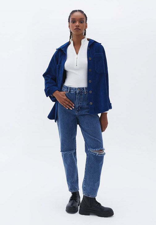 Loose-Fit Kazak ve Mom-Fit Pantolon Kombini