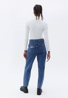 Loose-Fit Kazak ve Mom-Fit Pantolon Kombini
