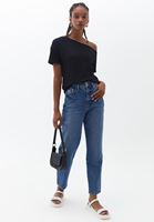 Bayan Siyah Yaka Detaylı Tişört