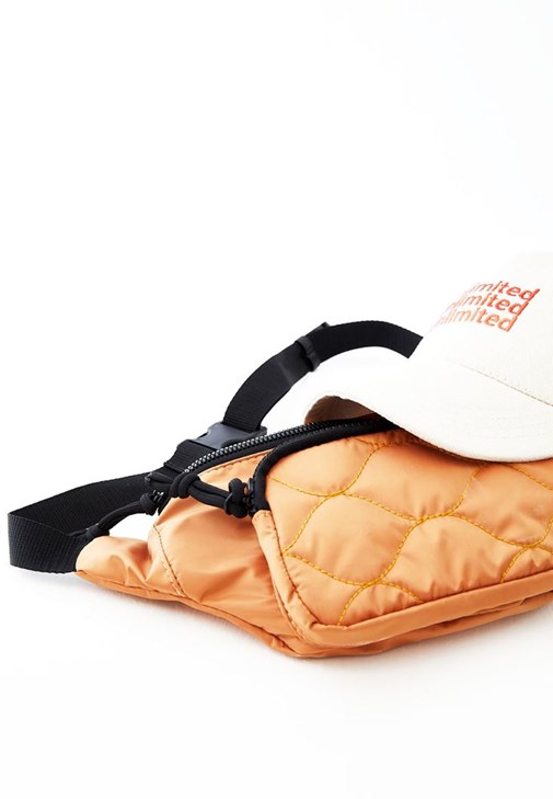 Oversize Baskılı Sweatshirt ve Kargo Pantolon Kombini