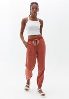 Bağcıklı Pantolon ve Crop Atlet Kombini