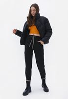 Crop Atlet ve Yumuşak Tuşeli Jogger Pantolon Kombini
