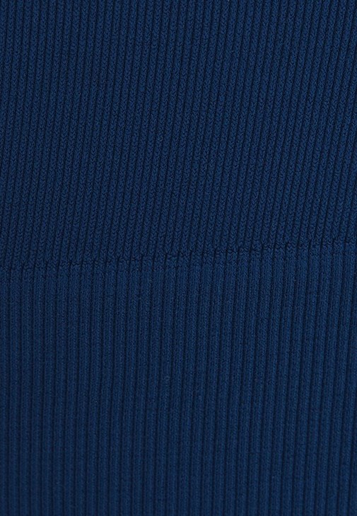 Dikişsiz Crop ve Blazer Ceket Kombini