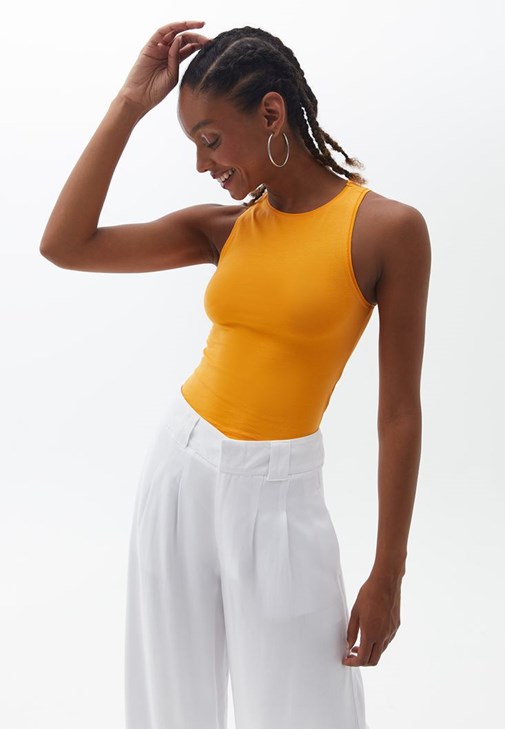 Crop Halter Yaka Atlet ve Pantolon Kombini