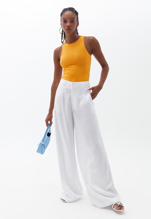 Crop Halter Yaka Atlet ve Pantolon Kombini