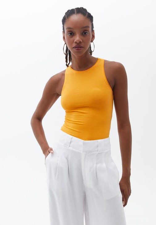 Crop Halter Yaka Atlet ve Pantolon Kombini