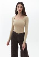 Tişört ve Baggy-Fit Pantolon Kombini