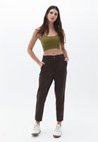 Baggy-Fit Pantolon ve Dikişsiz Crop Kombini