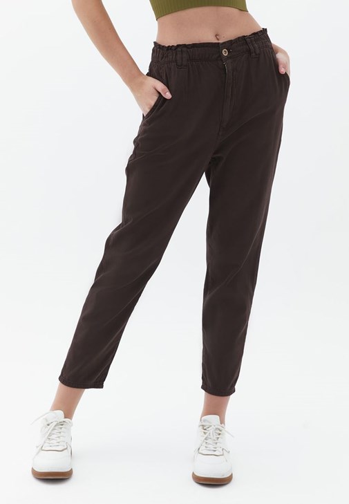 Baggy-Fit Pantolon ve Dikişsiz Crop Kombini