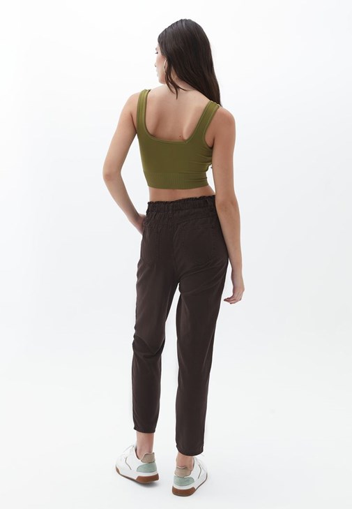 Baggy-Fit Pantolon ve Dikişsiz Crop Kombini